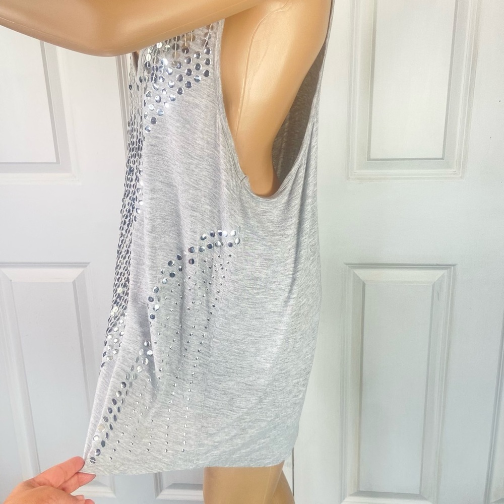 Romeo & Juliet Couture Sequined Gray Top - Picture 10 of 17